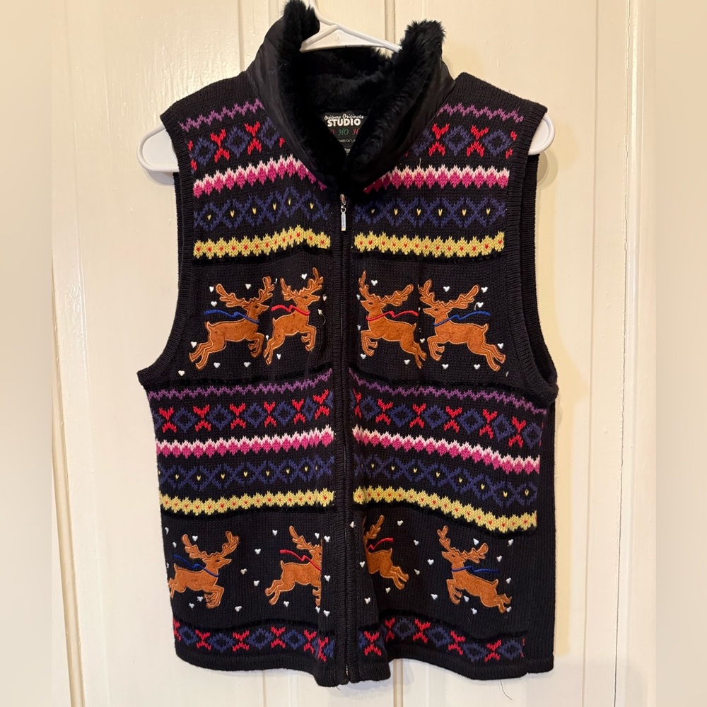Studio 1980s Black Reindeer Knit Vest Faux Fur Collar